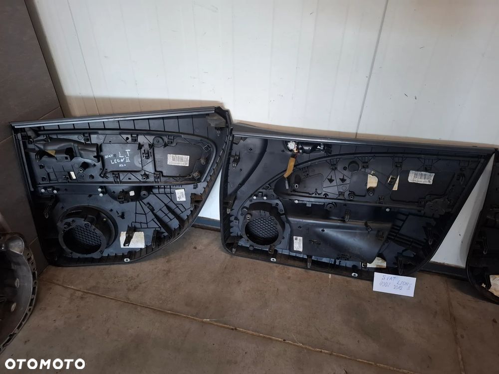 Boczek boczki Seat Leon II lift 2012 rok komplet - 7