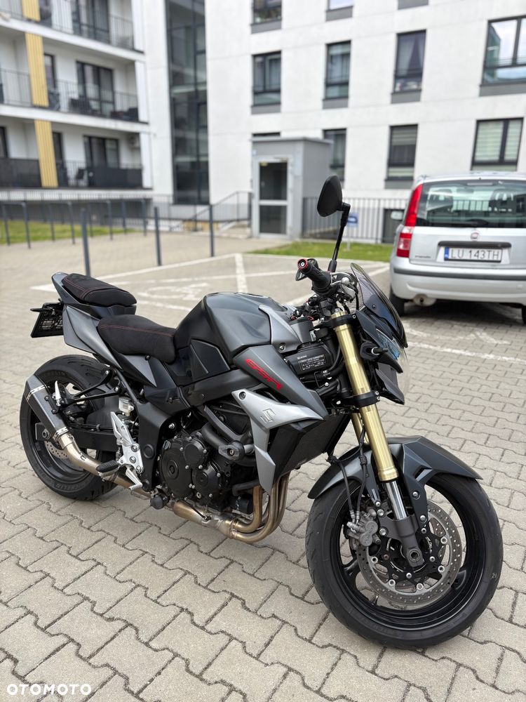 Suzuki GSR - 1