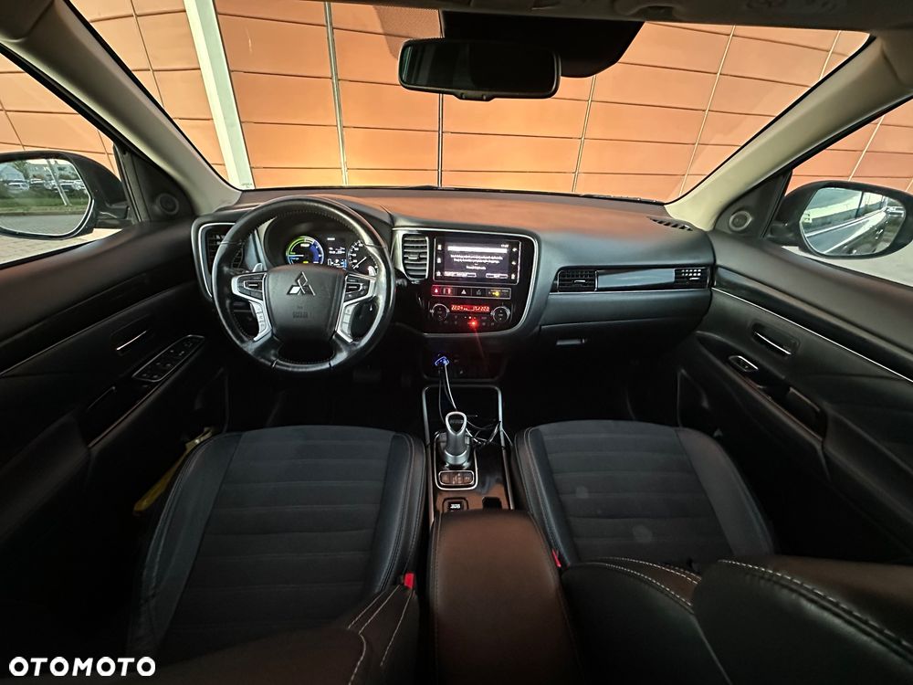 Mitsubishi Outlander - 21