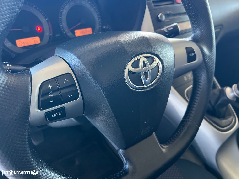 Toyota Auris 1.4 D-4D Exclusive+P.Sport - 20