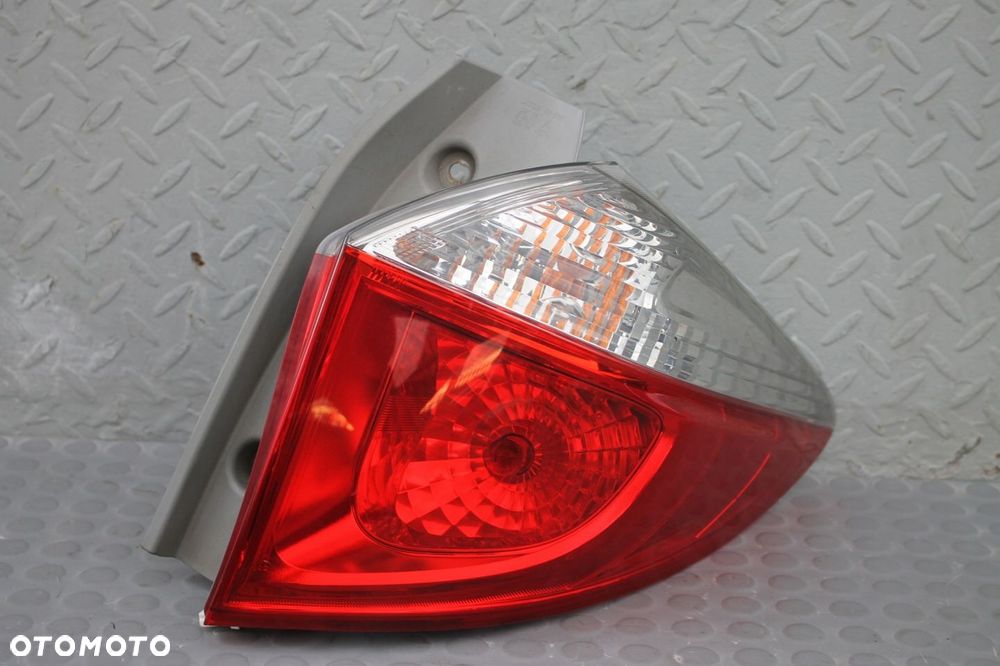 LAMPA PRAWY TYŁ PRAWA TYLNA TOYOTA VERSO-S 10-15 - 1