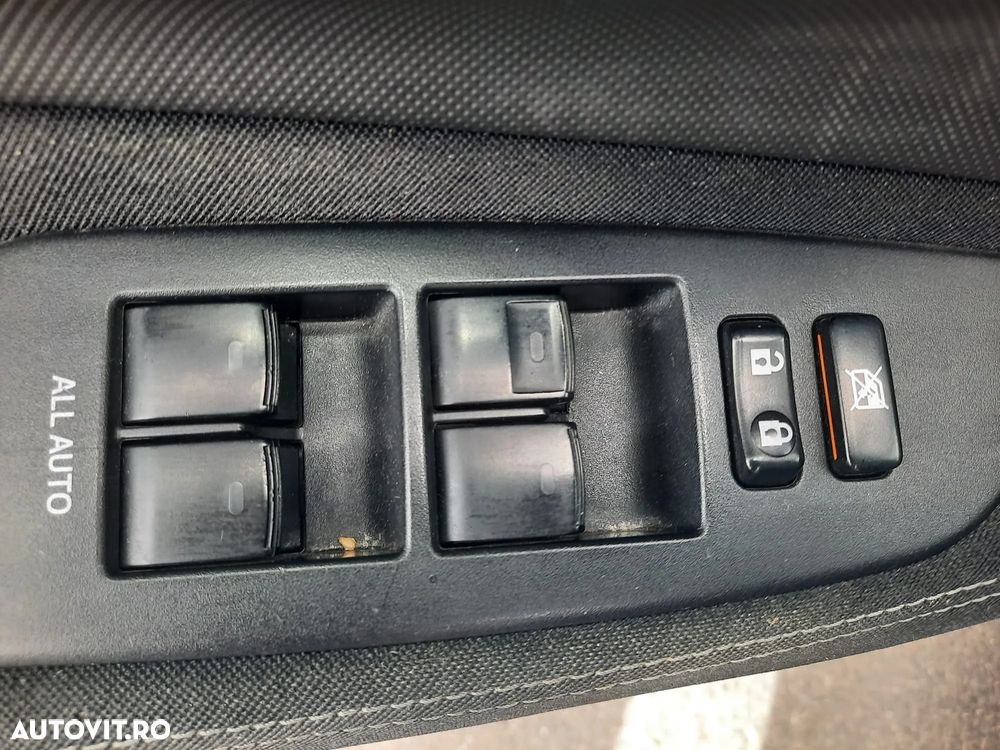 Toyota Auris 1.8 L VVT-i Luna - 28