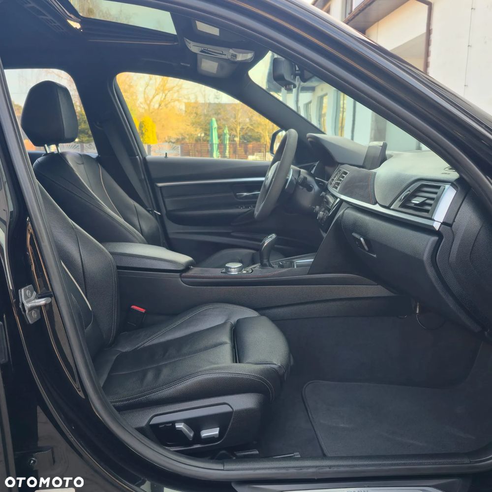 BMW Seria 3 330i xDrive M Sport - 30