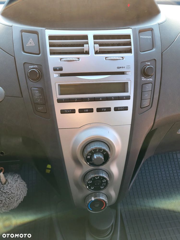 Toyota Yaris 1.3 Luna A/C - 12