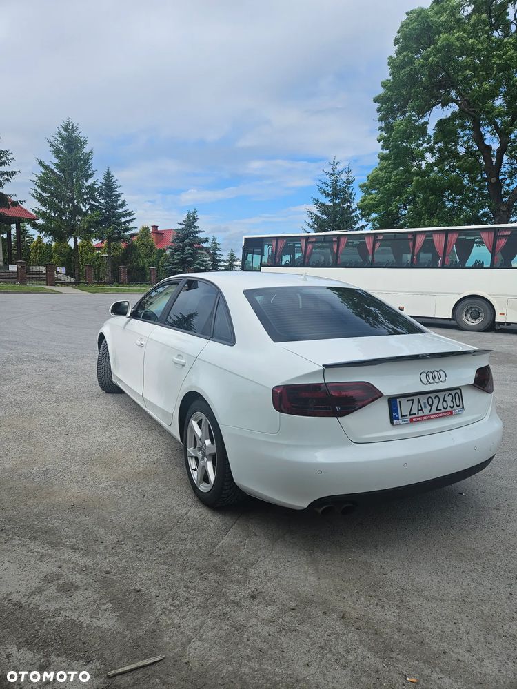 Audi A4 Limousine - 5