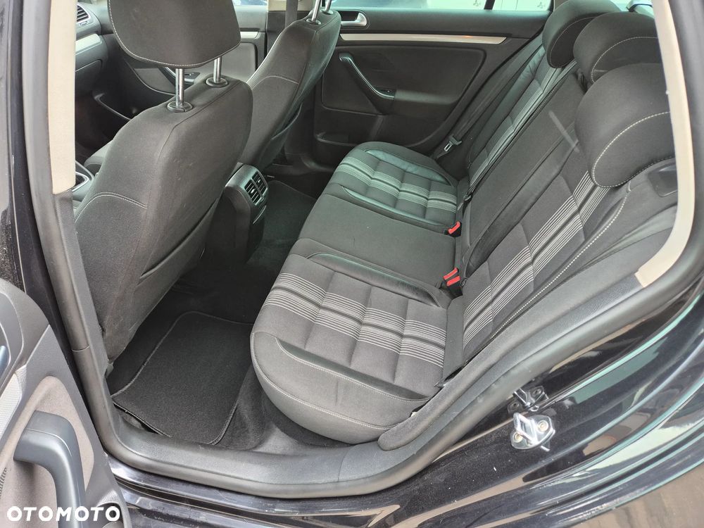 Volkswagen Golf 1.6 TDI DPF MATCH - 10