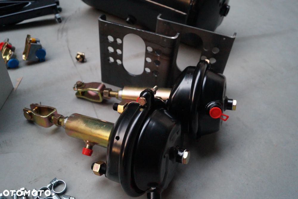 Zestaw hamulców Pneumatyczne - Hydrauliczne 1 Oś - 3