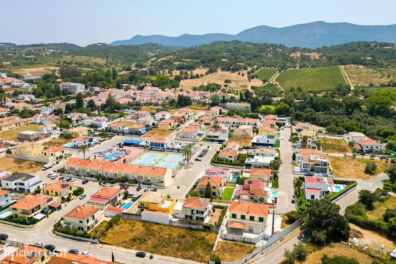 Moradia T5 isolada, implantada num lote de terreno com 466 m², situada - Grande imagem: 4/36