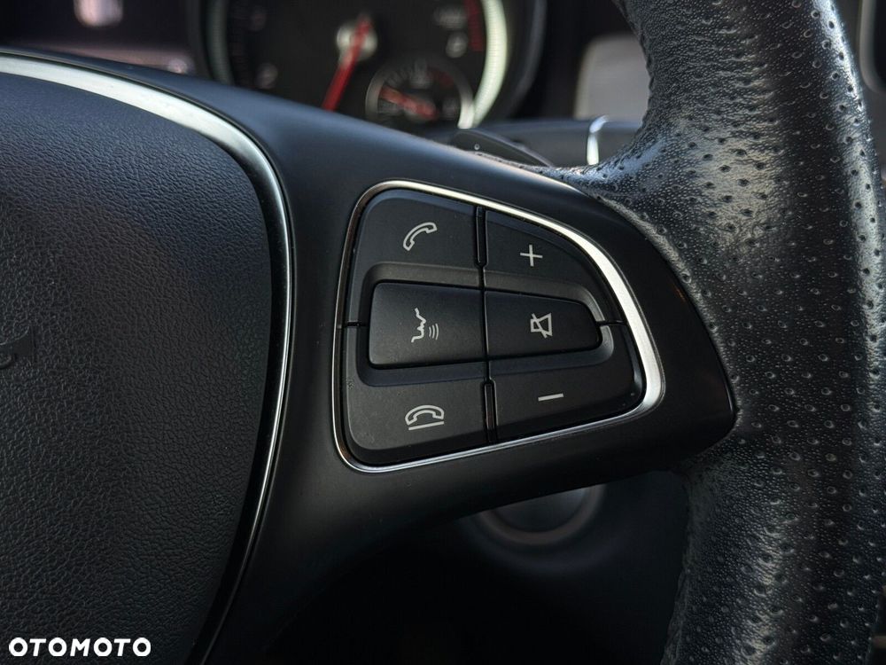 Mercedes-Benz GLA 200 7G-DCT Urban - 15