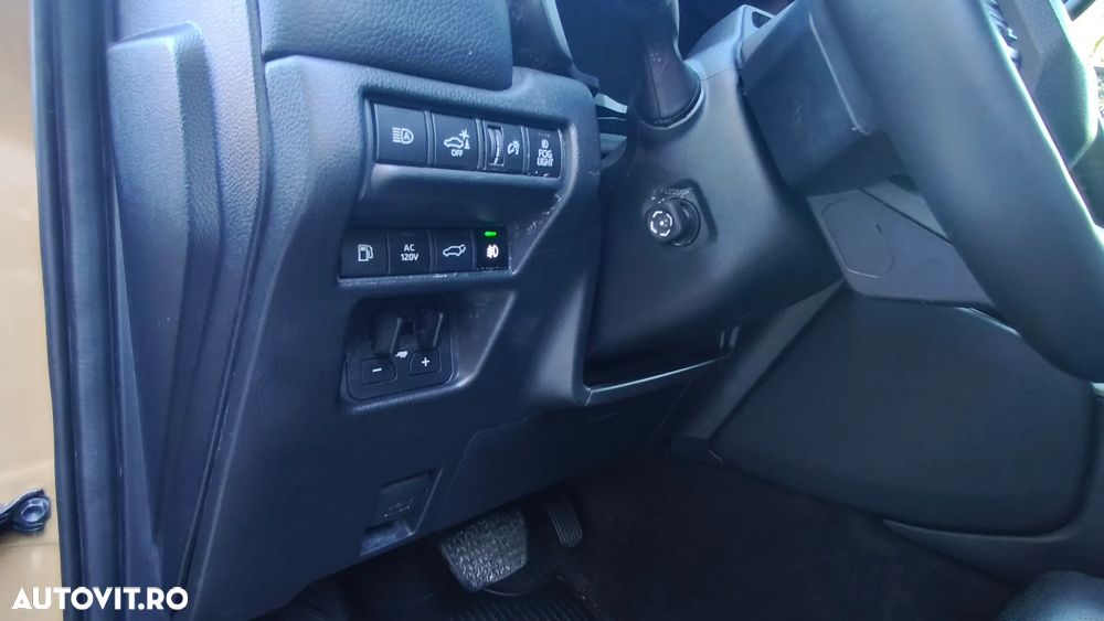 Toyota Land Cruiser 300 - 32