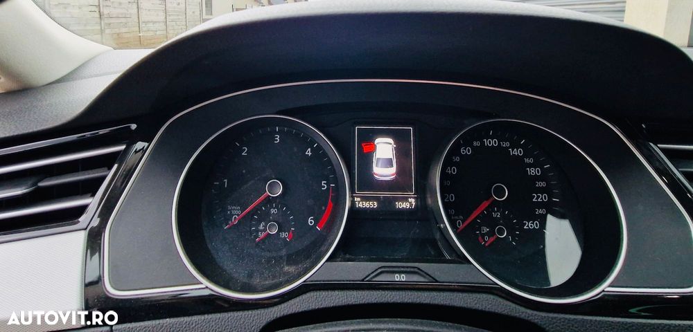 Volkswagen Passat 2.0 TDI DSG Comfortline - 12