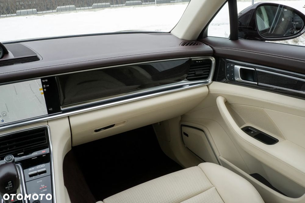 Porsche Panamera 4 Platinum Edition - 22