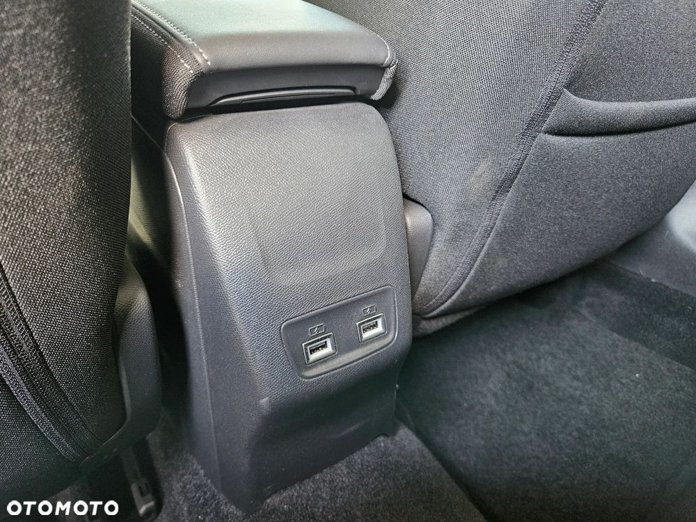 Peugeot 208 - 24