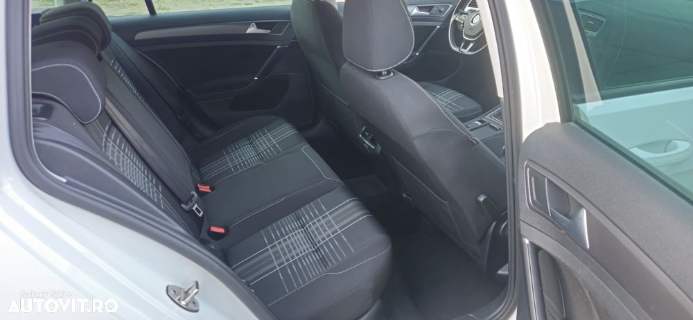 Volkswagen Golf 1.6 TDI BlueMotion Technology Lounge - 6