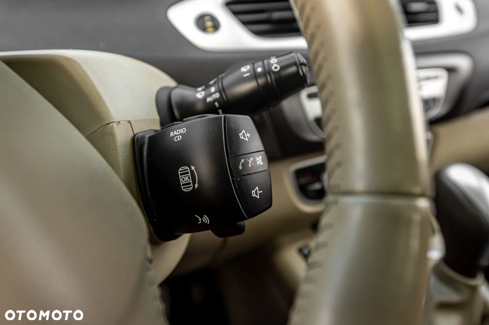 Renault Grand Scenic - 26