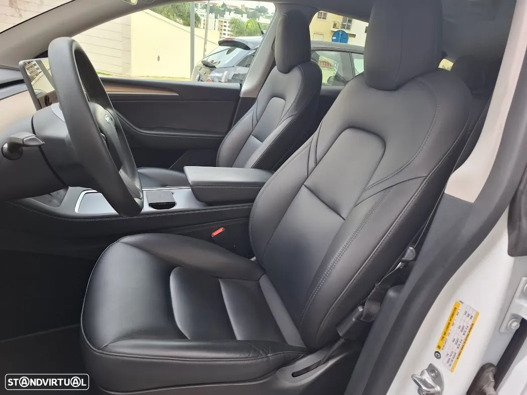 Tesla Model Y Long Range Dual Motor AWD - 32