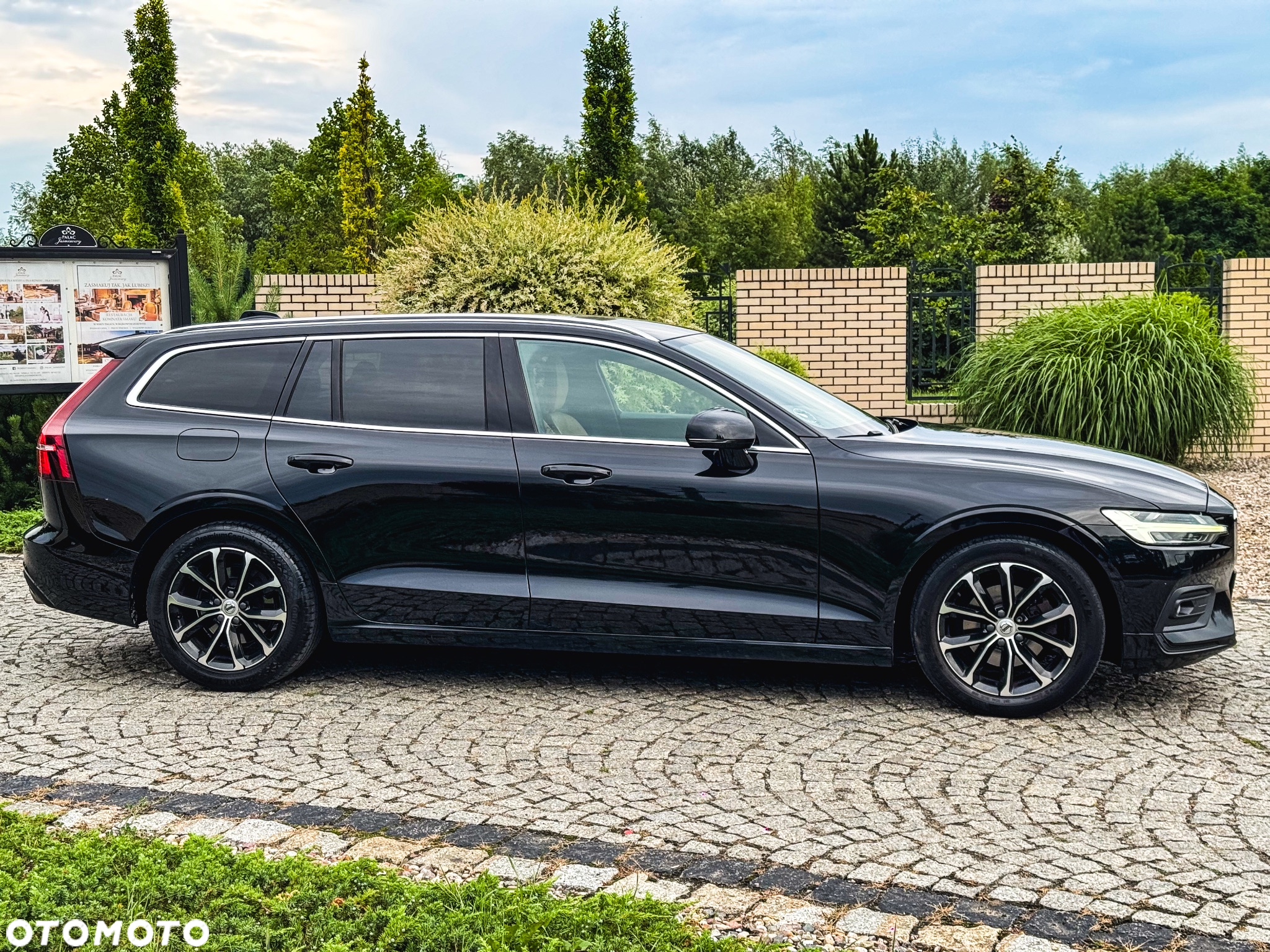 Volvo V60 D4 Momentum Pro - 11
