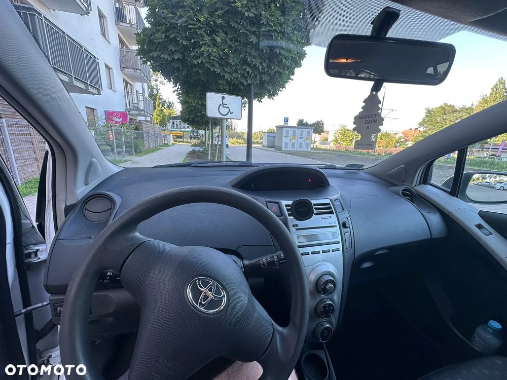 Toyota Yaris 1.0 Terra - 11