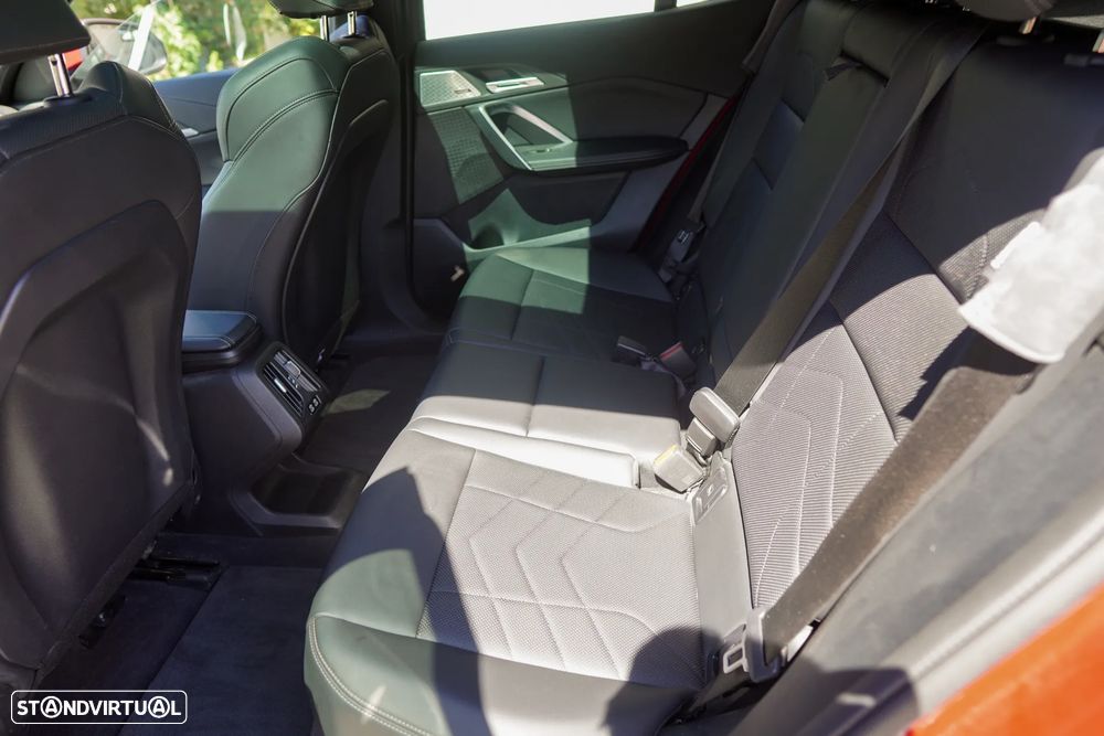 BMW iX2 eDrive20 Pack Desportivo M - 16