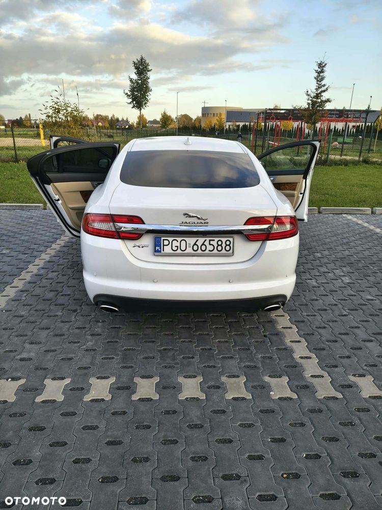 Jaguar XF 2.0 T Luxury - 26