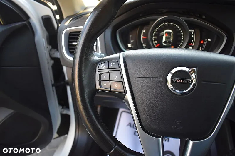 Volvo V40 T2 Geartronic Momentum - 17