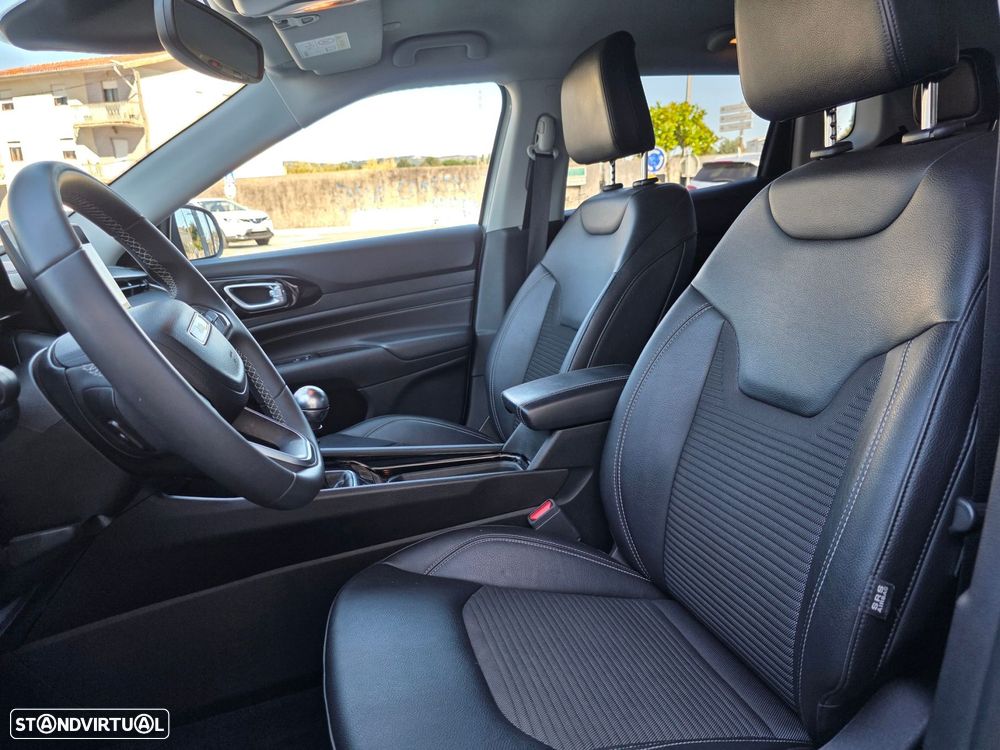 Jeep Compass 1.3 T Limited - 23