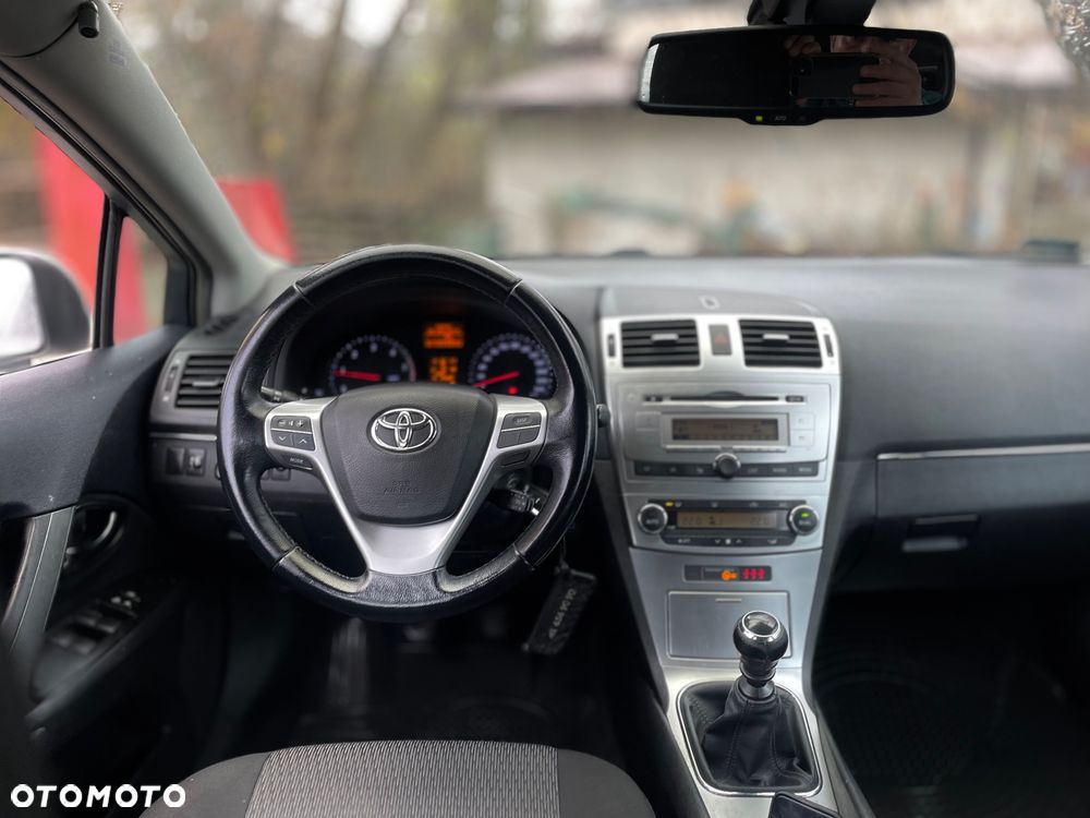 Toyota Avensis - 19