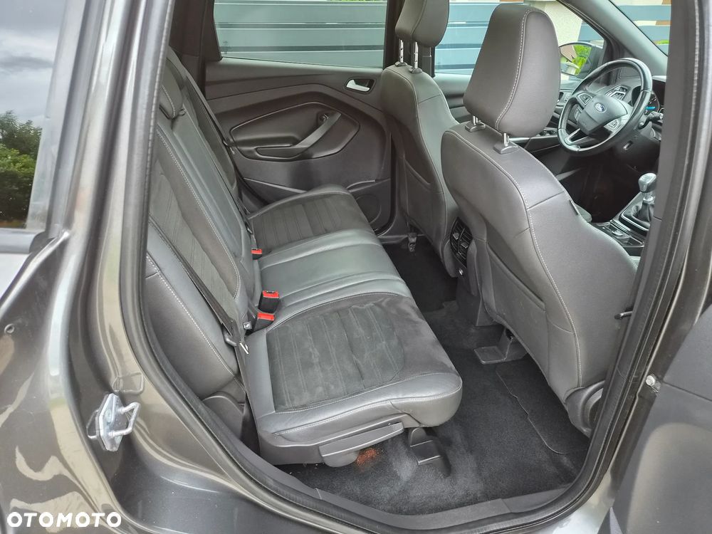Ford Kuga 1.5 EcoBoost 2x4 ST-Line - 9