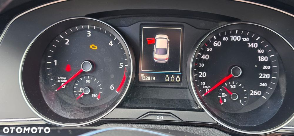 Volkswagen Passat 2.0 TDI SCR Comfortline - 9