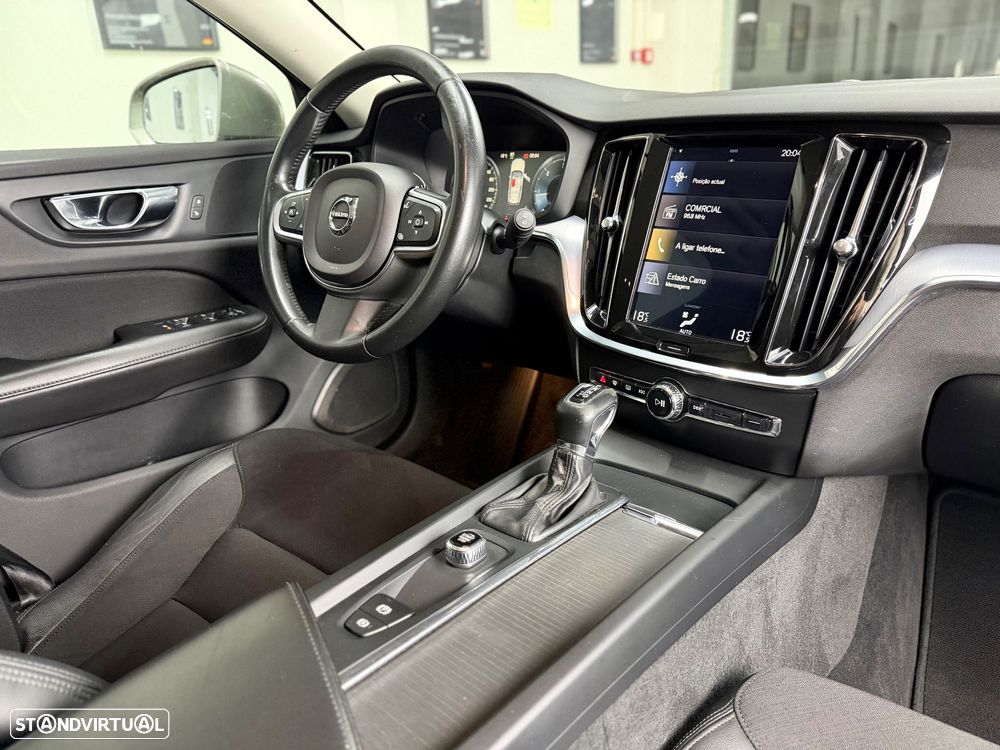 Volvo V60 2.0 D3 Momentum Core Geartronic - 26