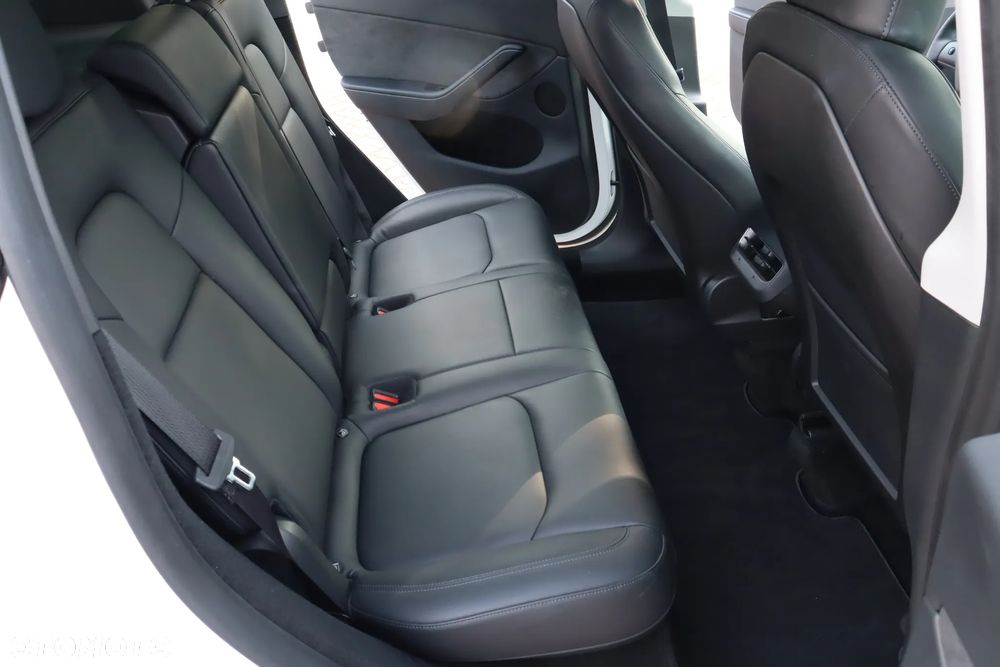 Tesla Y Long Range AWD - 15