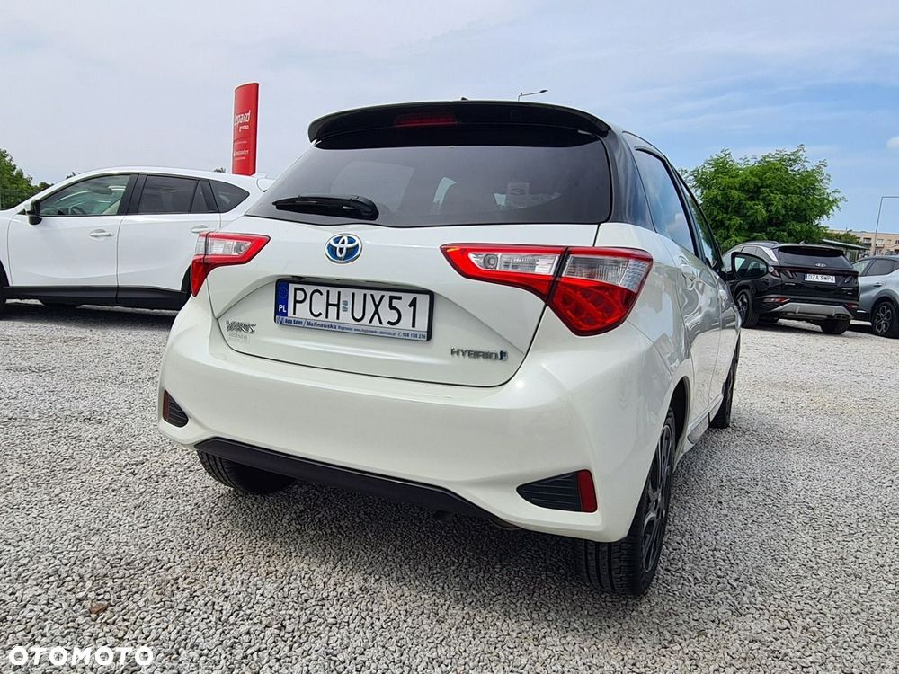 Toyota Yaris Hybrid 100 Premium - 11