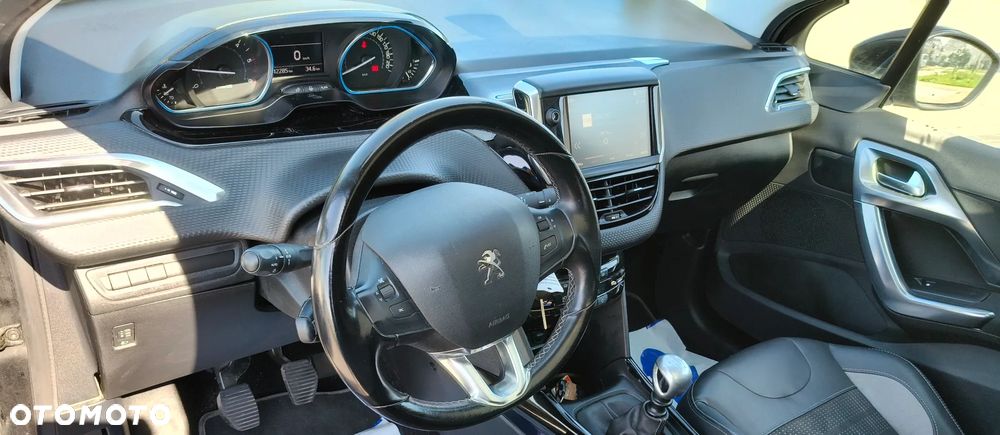 Peugeot 2008 1.5 BlueHDi Allure S&S - 19