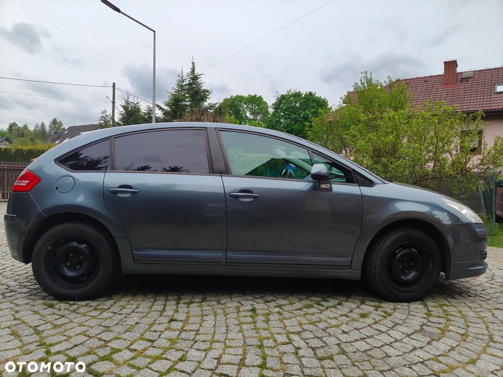 Citroën C4 1.6 16V Confort - 4