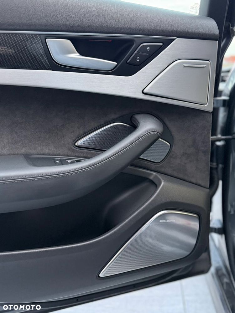 Audi S8 Standard - 12