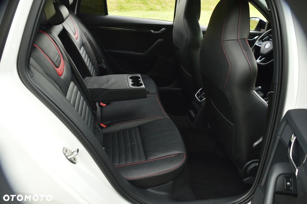 Skoda Octavia 2.0 TSI RS - 33