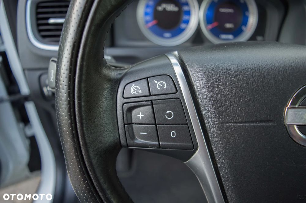 Volvo V60 D4 Geartronic RDesign - 24