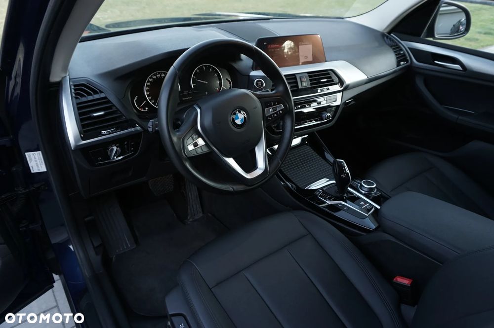 BMW X3 xDrive20i Advantage - 16