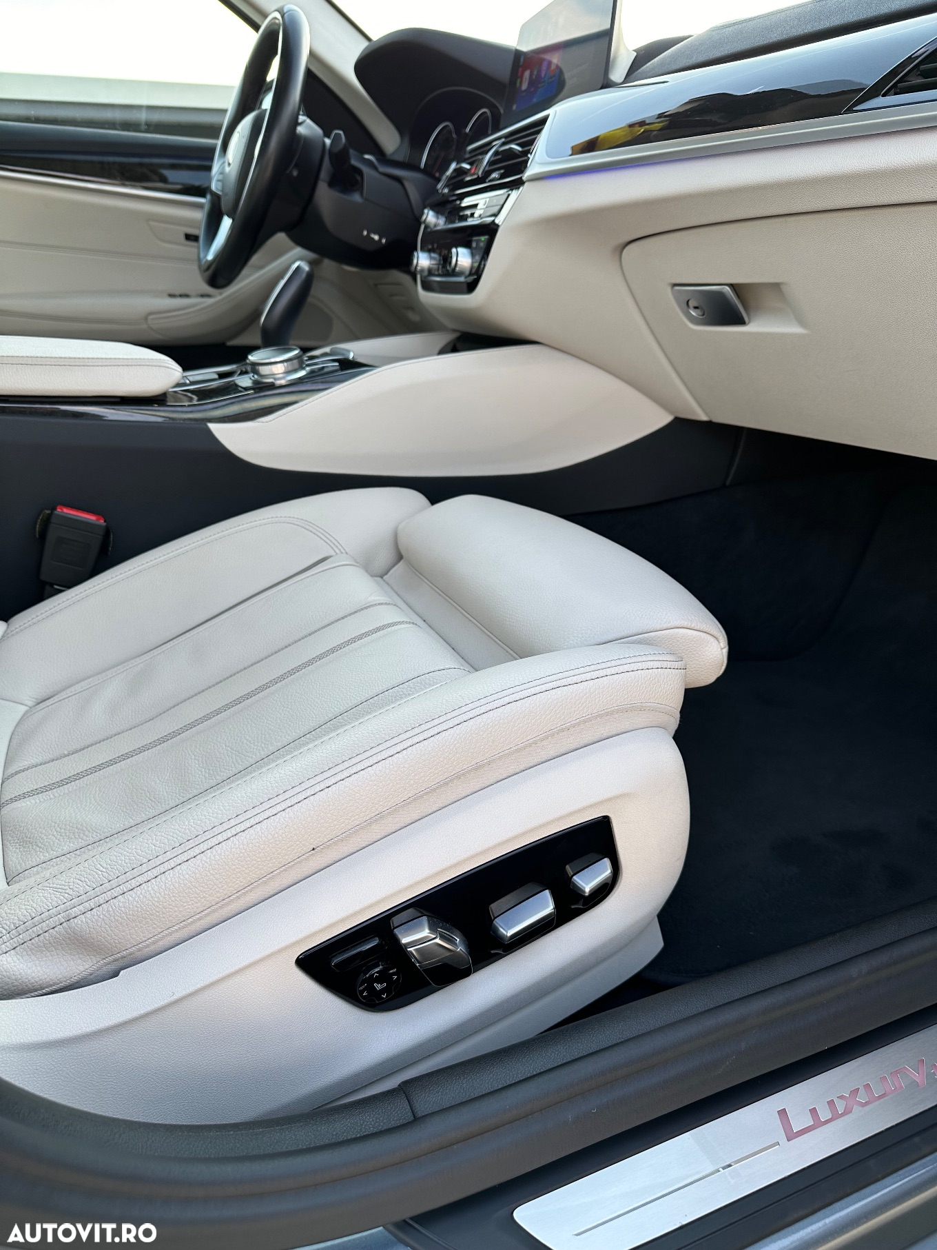 BMW Seria 5 520d xDrive AT - 11