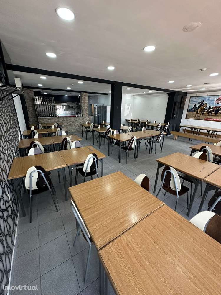 Restaurante Totalmente Equipado para Arrendamento ou Trespasse - Grande imagem: 2/15