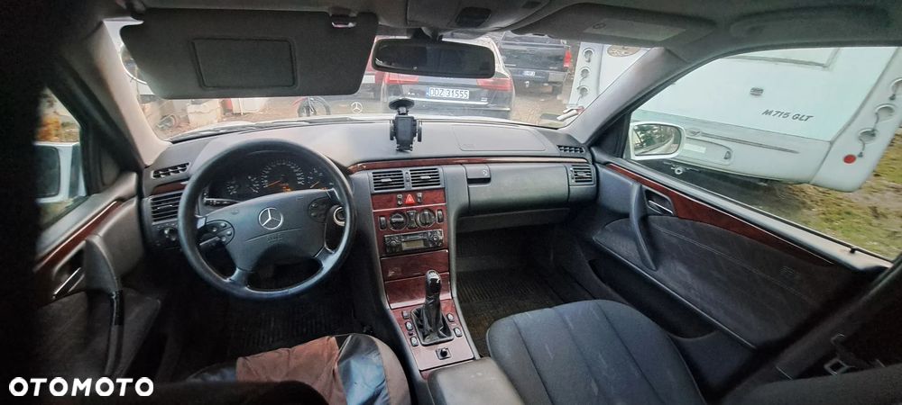 Mercedes-Benz Klasa E 200 CDI Classic DPF - 6