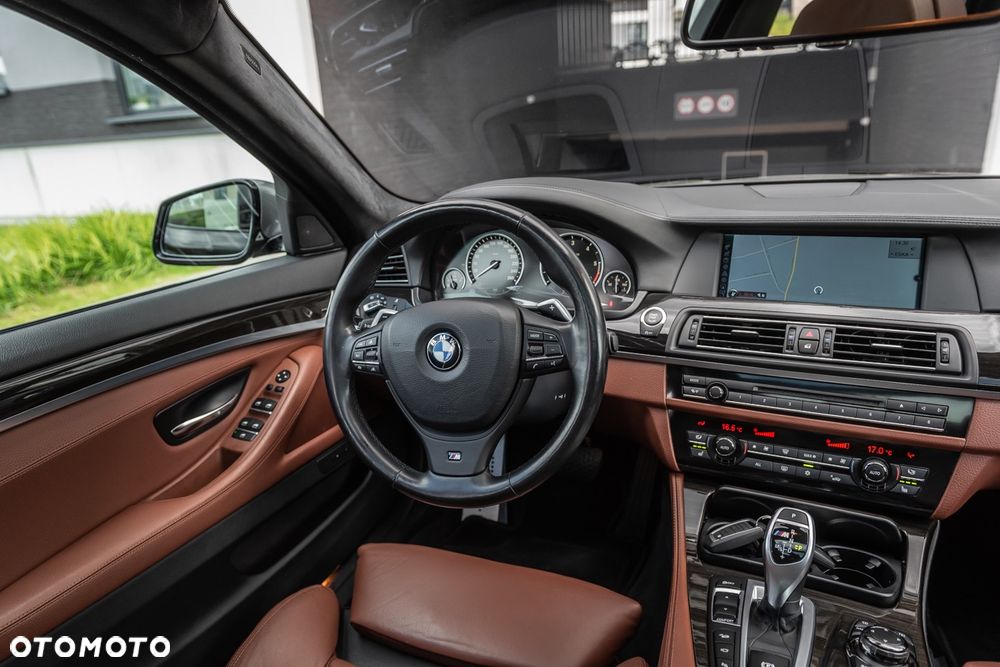 BMW Seria 5 M550d xDrive - 32