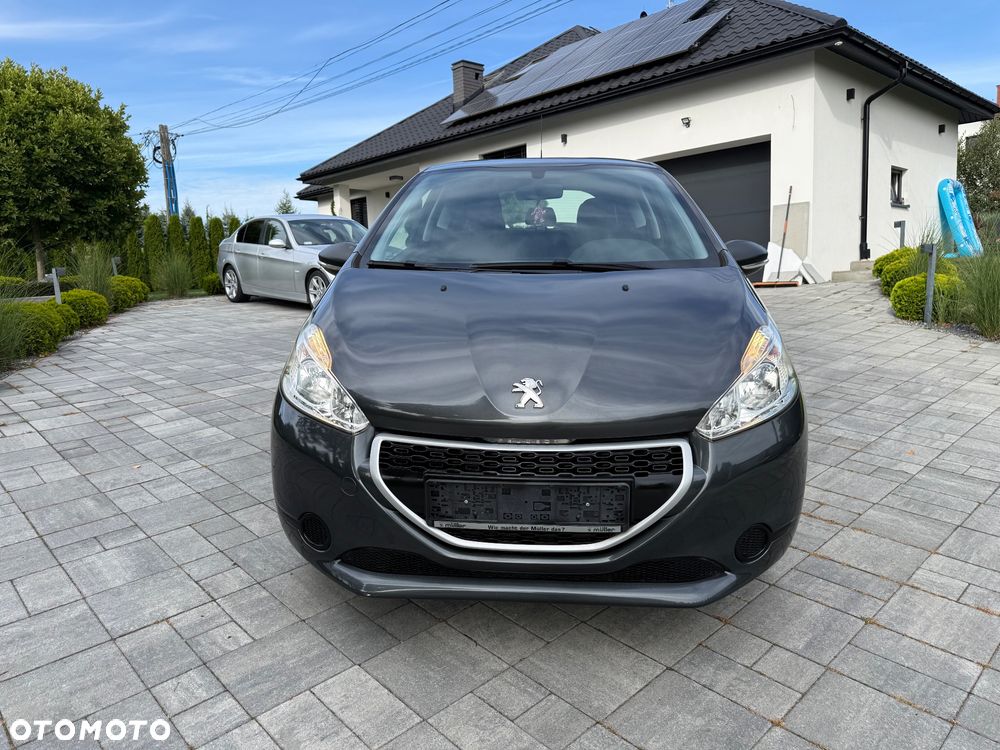Peugeot 208 - 8