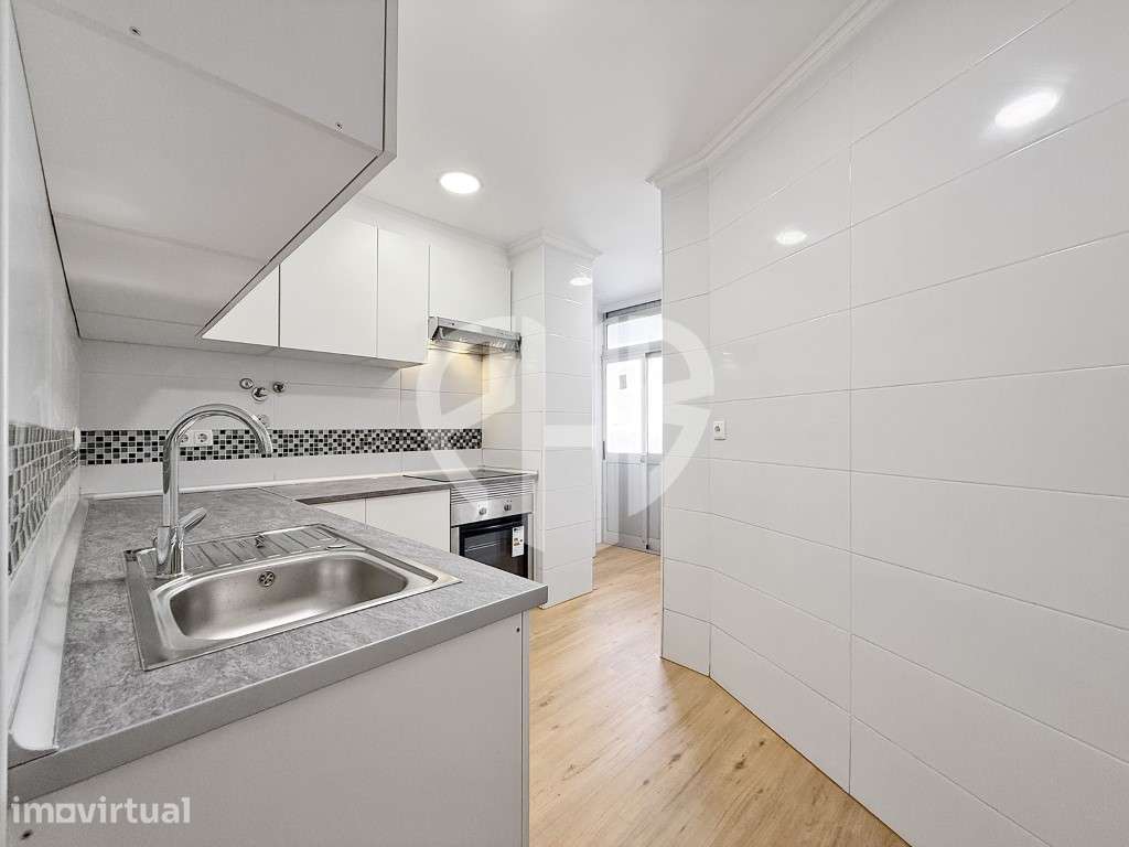 Apartamento T2 Remodelado para Arrendamento | Avenida General Humbe... - Grande imagem: 3/21