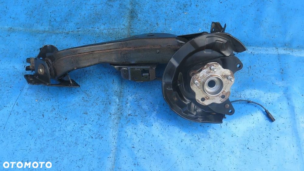 Zwrotnica Wahacz Tył Tylny Prawy NISSAN X-TRAIL T32 4X4