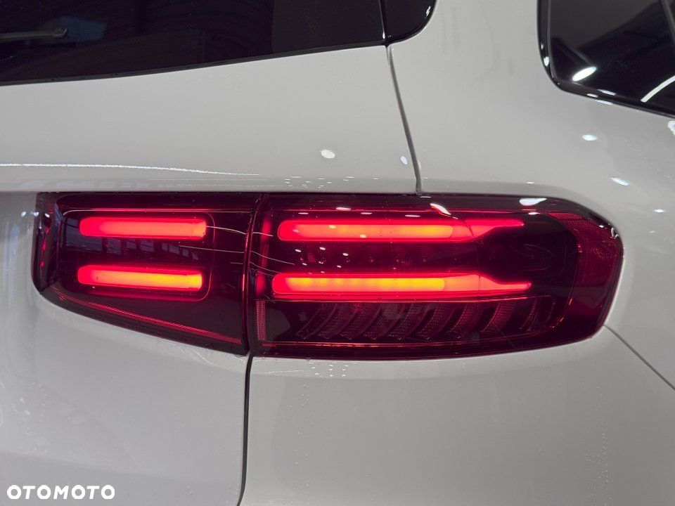 Mercedes-Benz GLB - 8