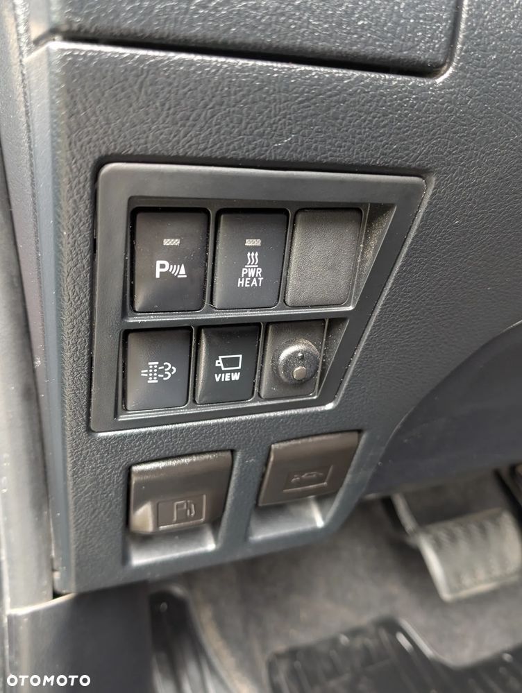 Toyota Hilux - 16