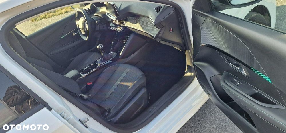 Peugeot 208 - 16