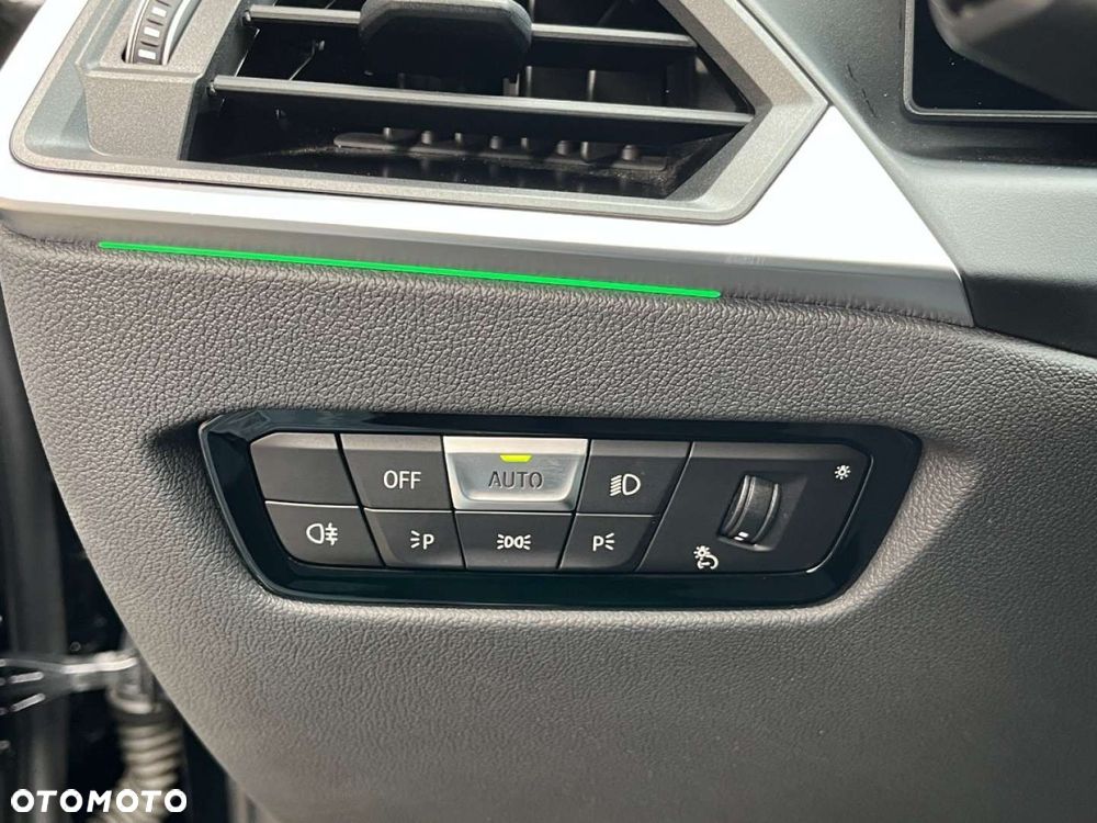 BMW Seria 3 320i Touring M Sport - 27