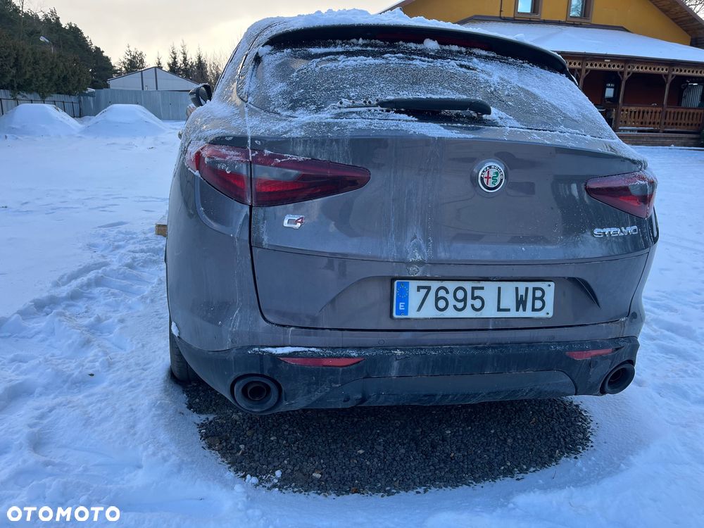 Alfa Romeo Stelvio 2.0 Turbo 16V AT8-Q4 - 3